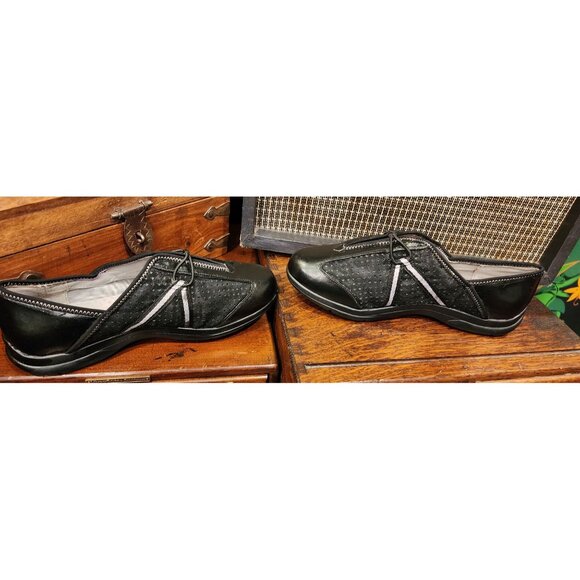 Cloudwalkers Women's Elley 9W Black Slip-On Casual Shoes - Picture 2 of 14